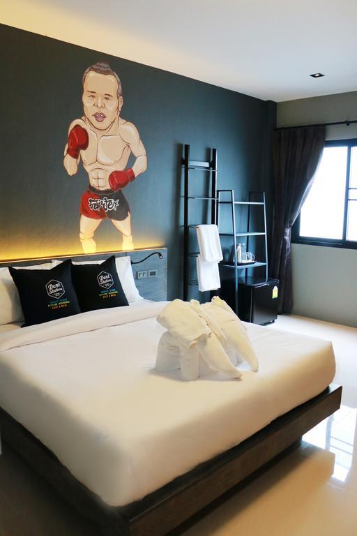 Dent Station Resident Hotel Phuket Buitenkant foto