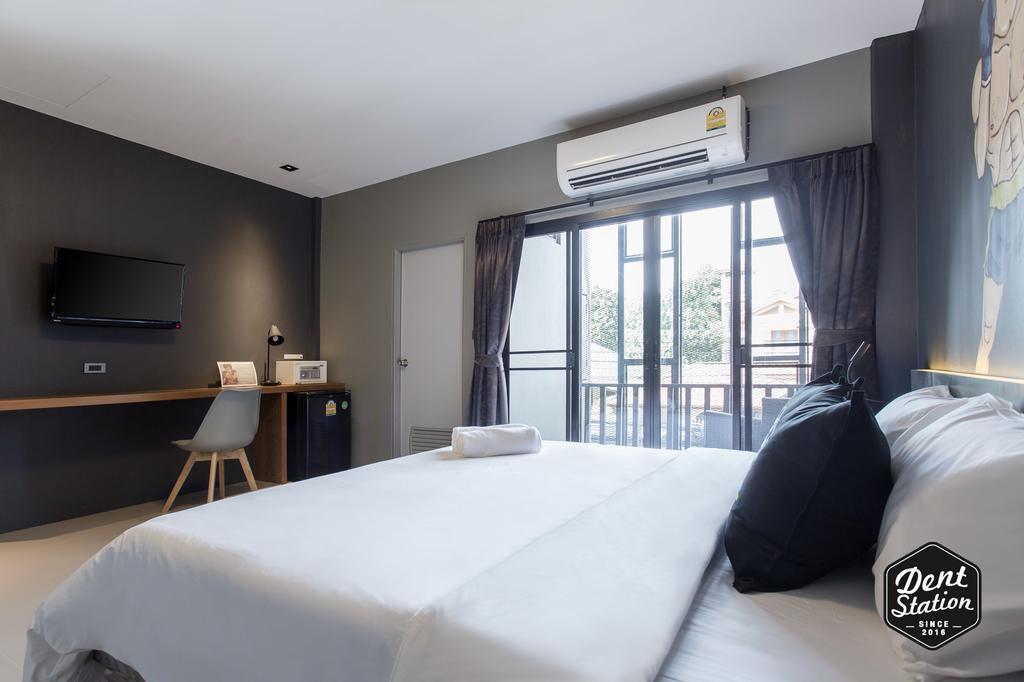 Dent Station Resident Hotel Phuket Buitenkant foto