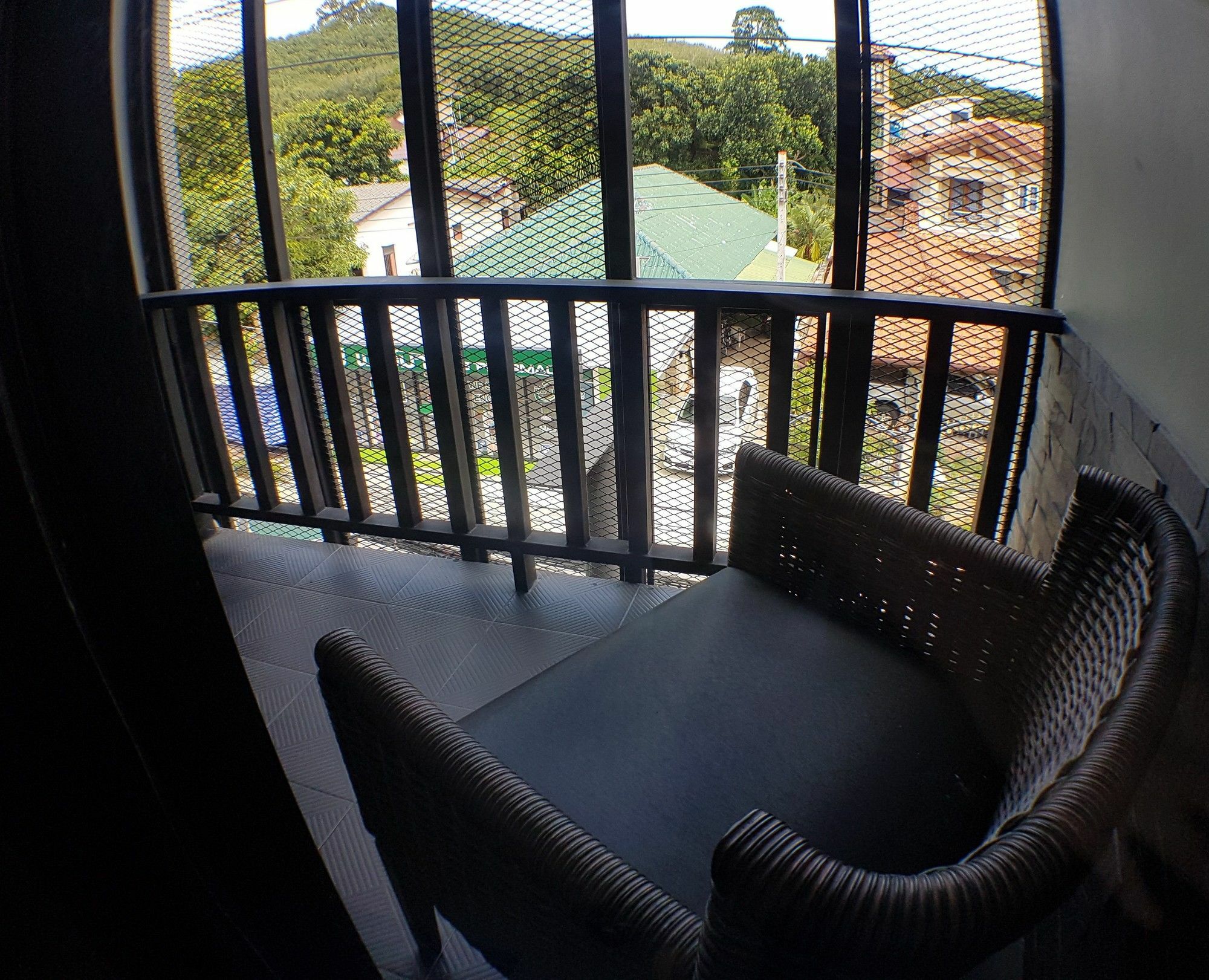 Dent Station Resident Hotel Phuket Buitenkant foto