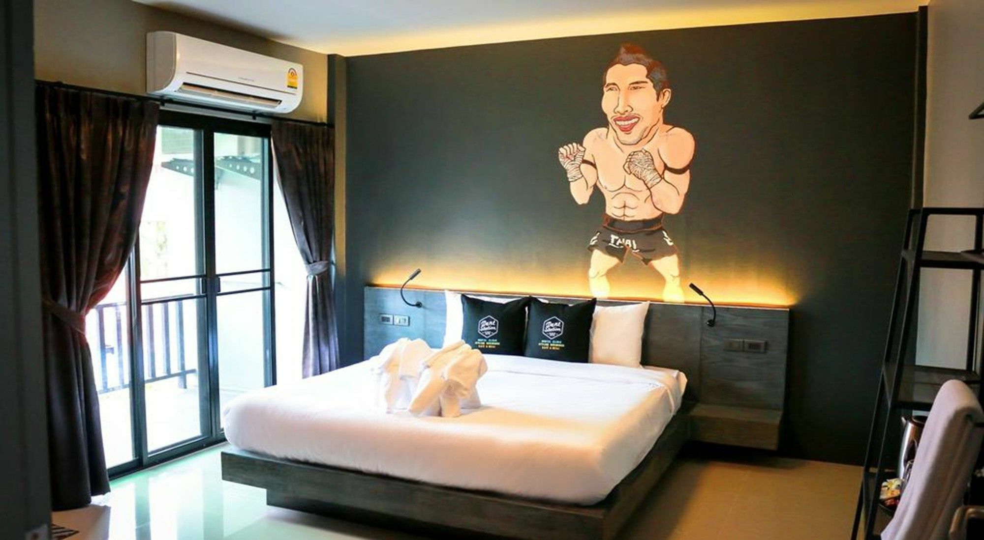 Dent Station Resident Hotel Phuket Buitenkant foto
