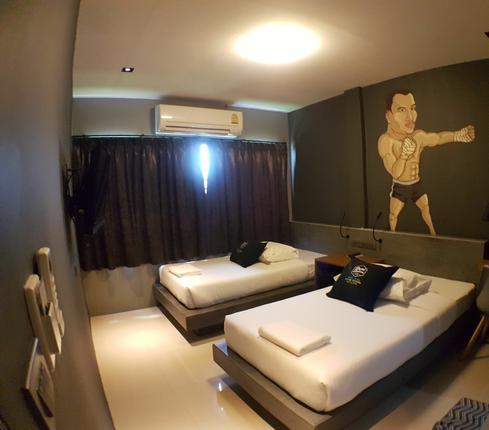 Dent Station Resident Hotel Phuket Buitenkant foto