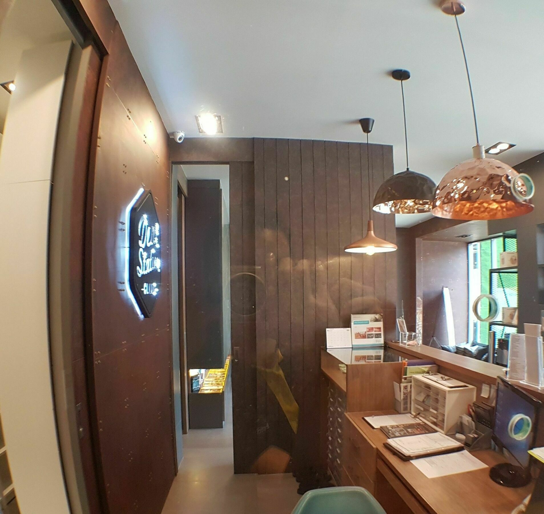 Dent Station Resident Hotel Phuket Buitenkant foto