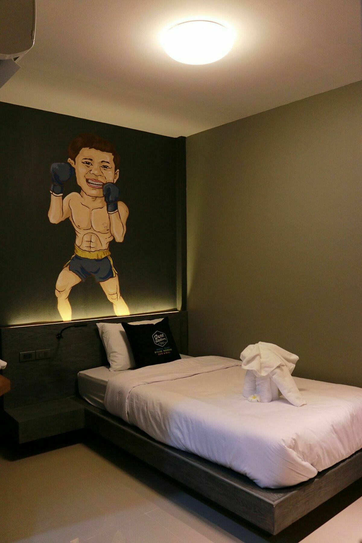 Dent Station Resident Hotel Phuket Buitenkant foto