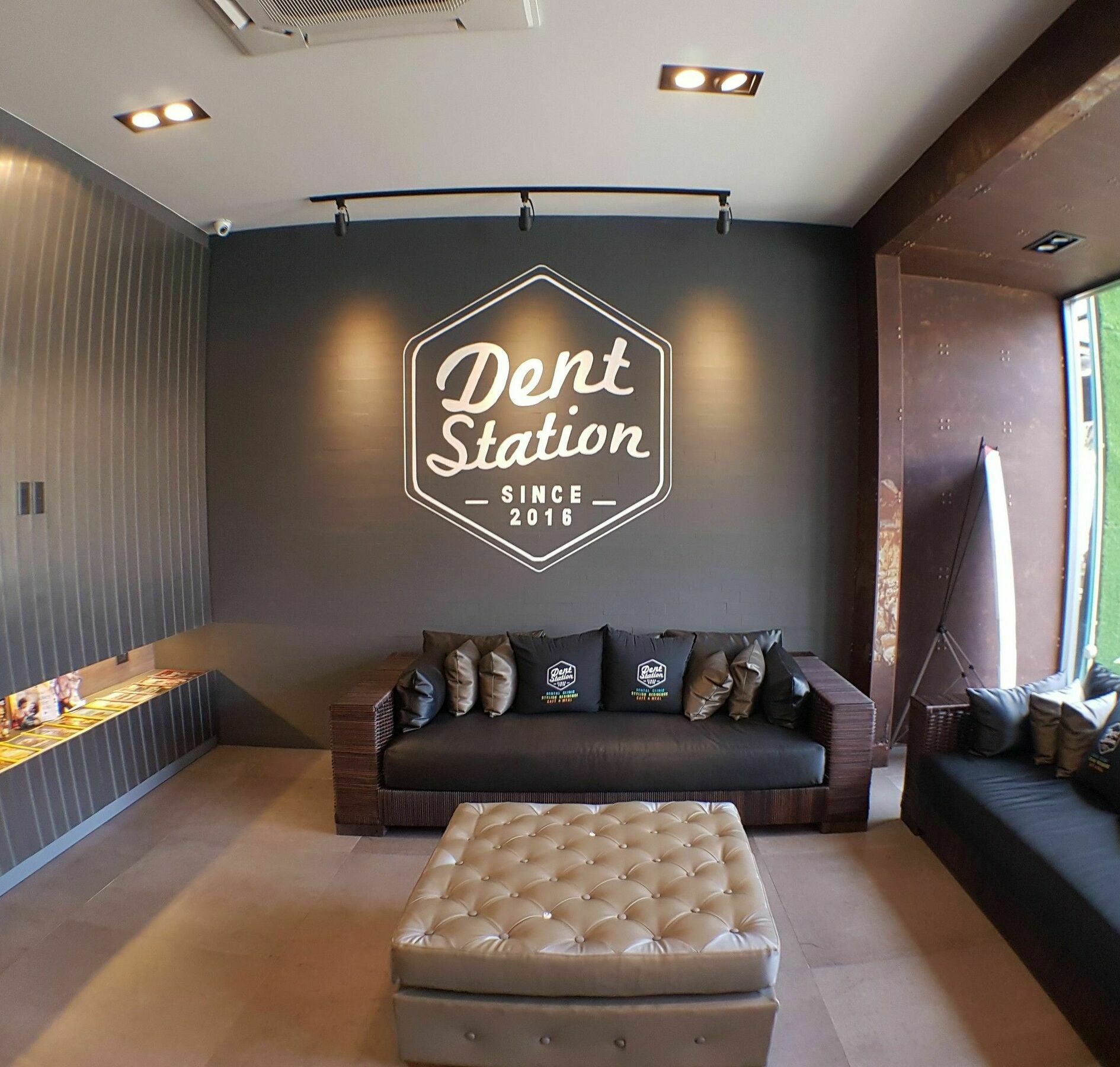 Dent Station Resident Hotel Phuket Buitenkant foto