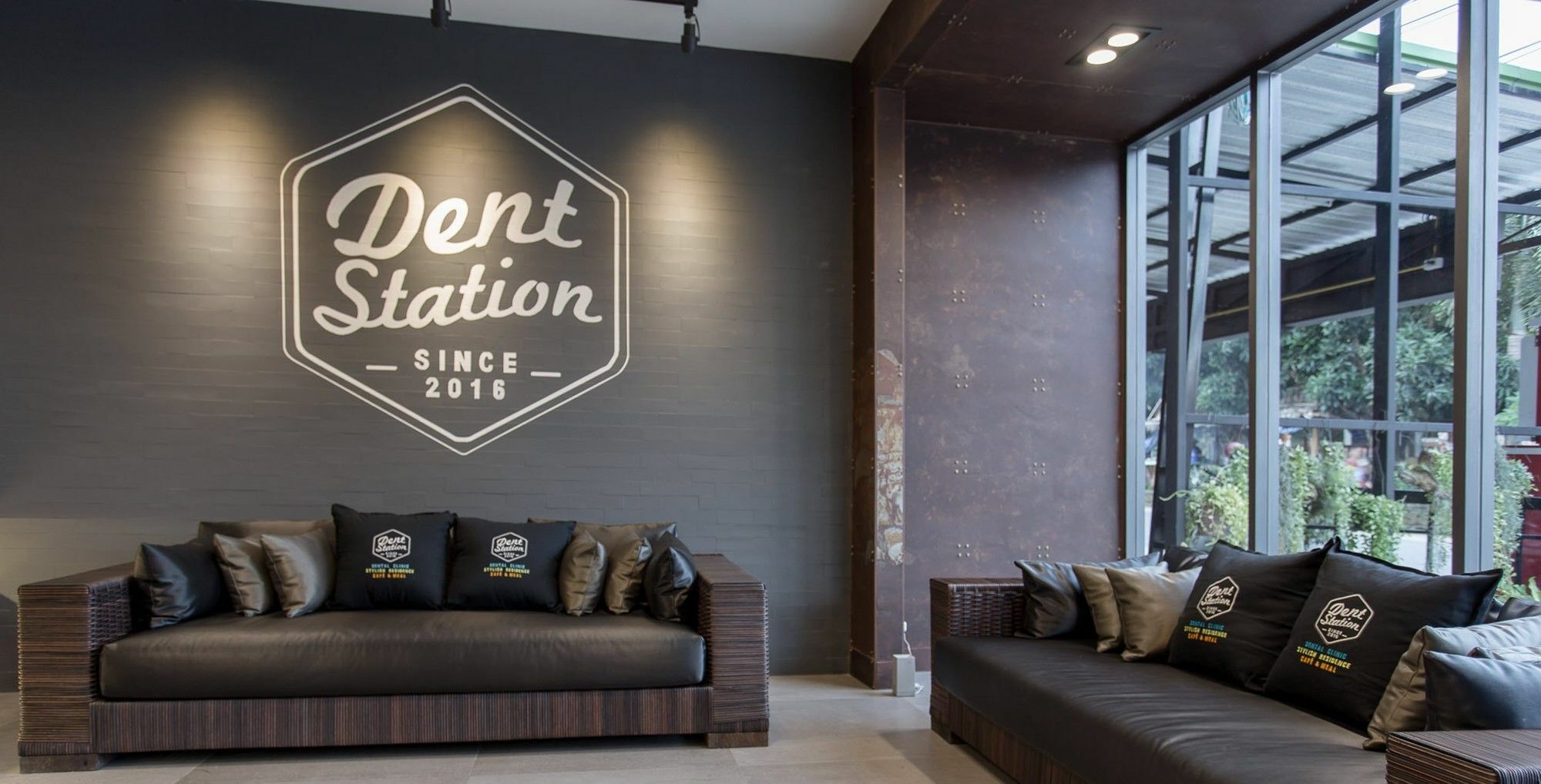 Dent Station Resident Hotel Phuket Buitenkant foto